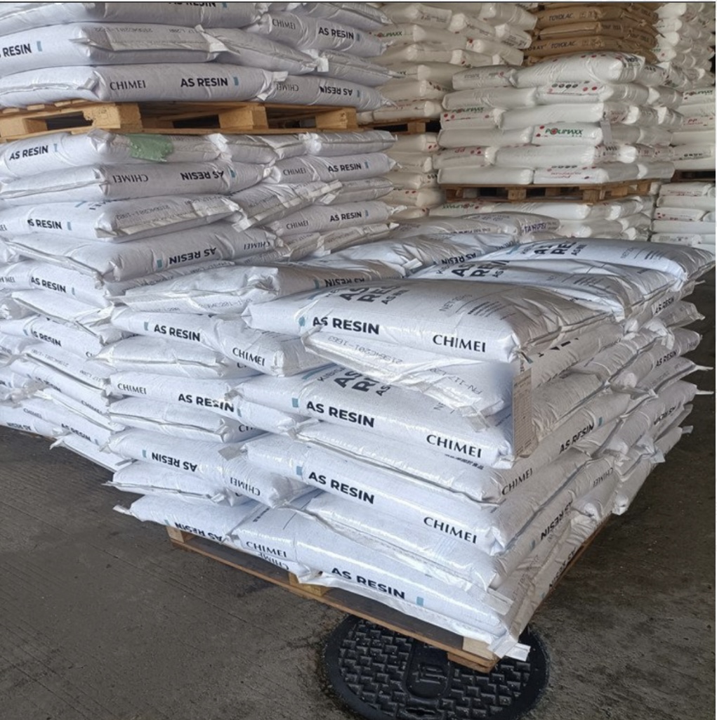 1184b69a-b277-4e68-89ae-1c71e90796bc_Cena de stocchajo in magazin de pallets in pila de sacchi de materia prima plastica de resina CHIMEI AS.jpg